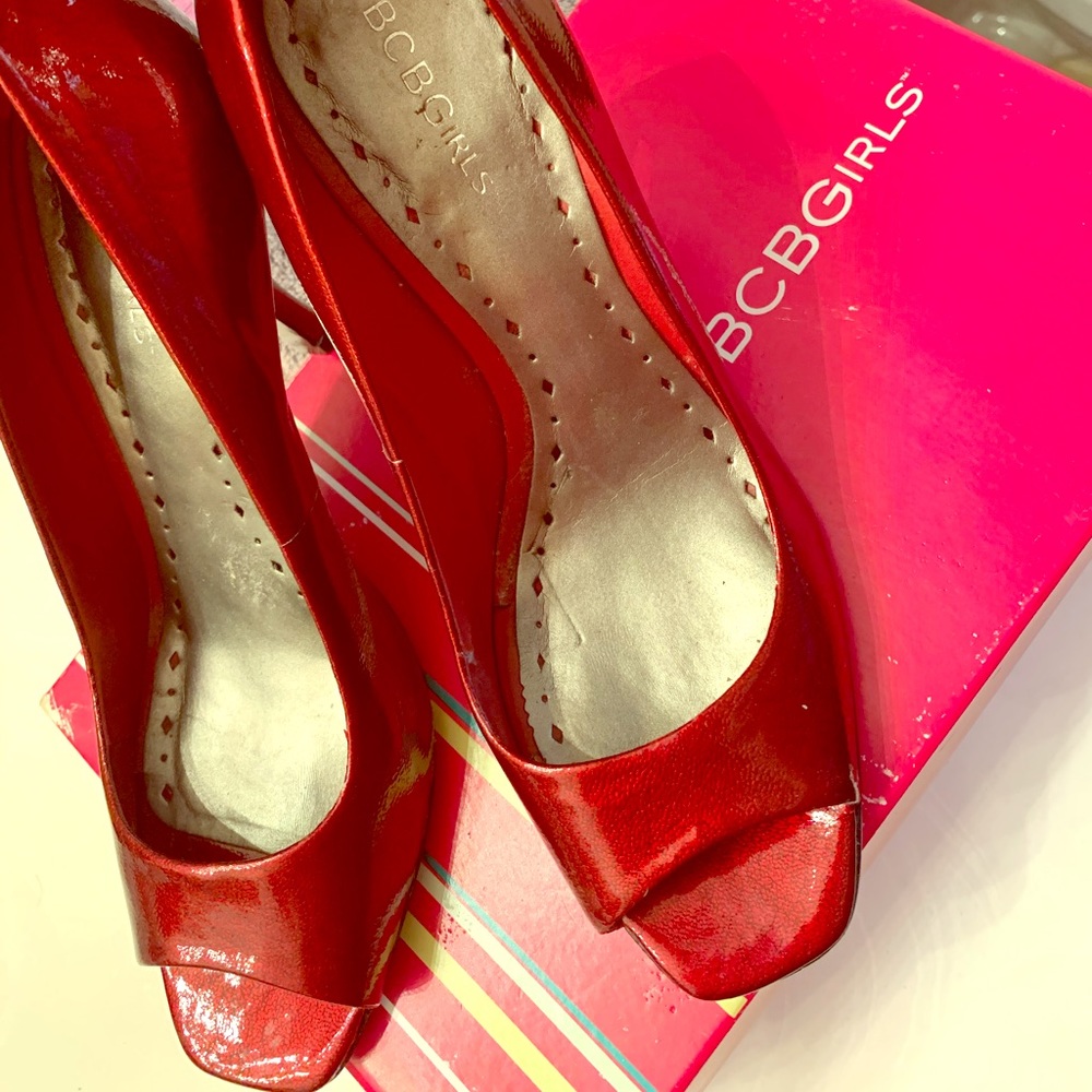 BCBG ruby red patent leather open toe heels 👠